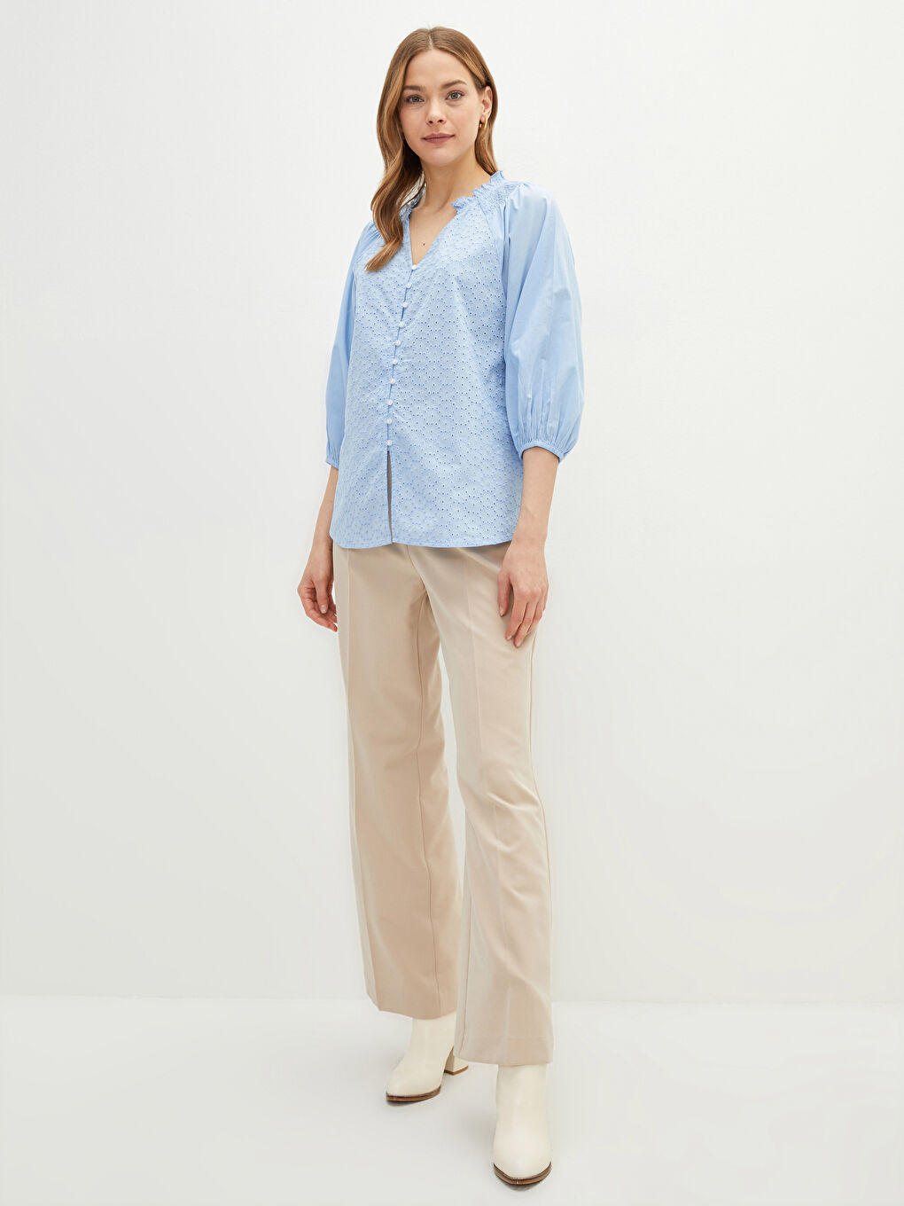LCWAIKIKI Classic Kaçık Yaka Nakışlı Poplin Kadın Bluz -S25977Z8-G9Q