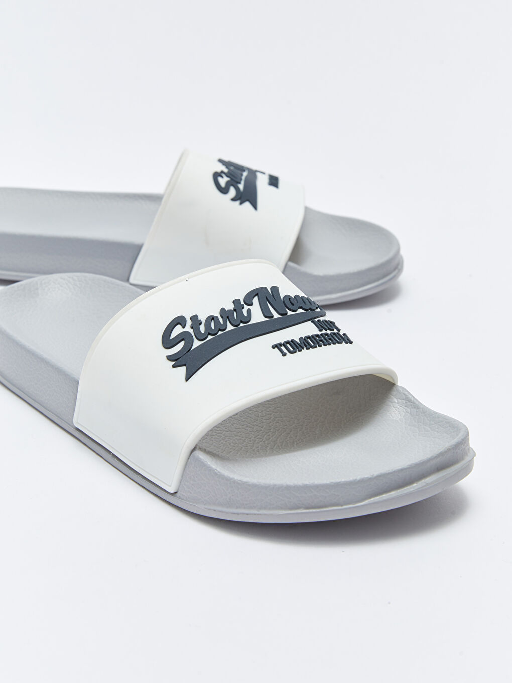 Тапочки мужские с текстовым принтом-2