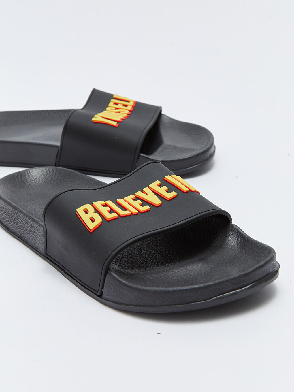 Тапочки мужские с текстовым принтом-2