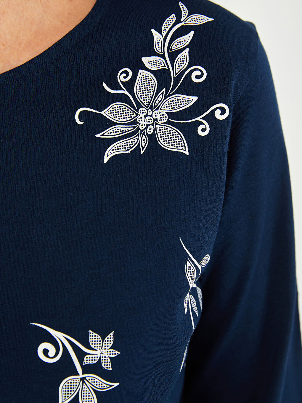 Crew Neck Printed Long Sleeve Cotton Women's T-shirt-2