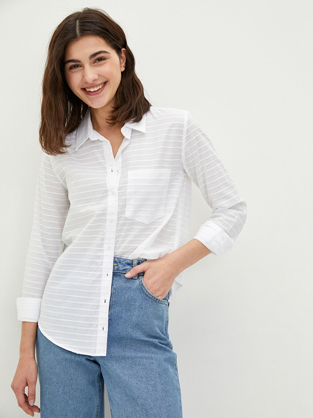 Beyaz Önden Düğme Kapamalı Çizgili Uzun Kollu Poplin Kadın Gömlek