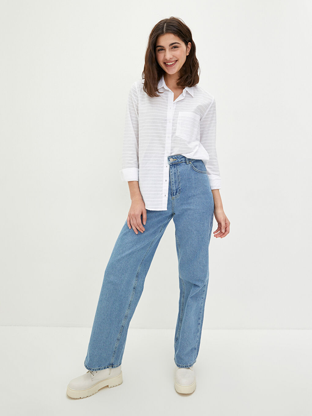 Beyaz Önden Düğme Kapamalı Çizgili Uzun Kollu Poplin Kadın Gömlek-1