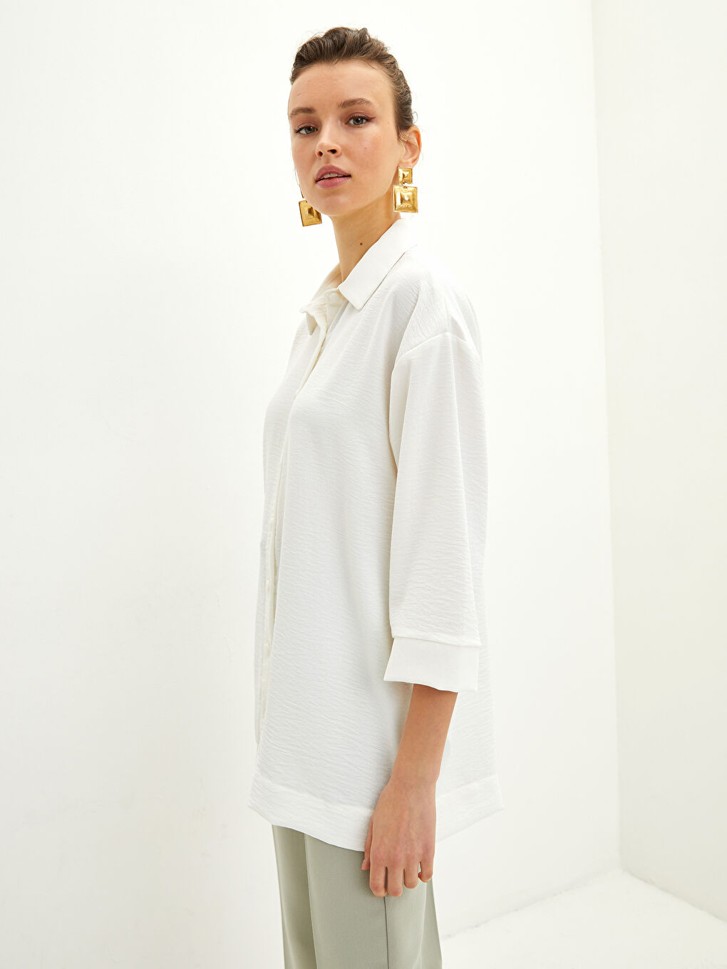 Ekru Önden Düğme Kapamalı Kadın Gömlek-1