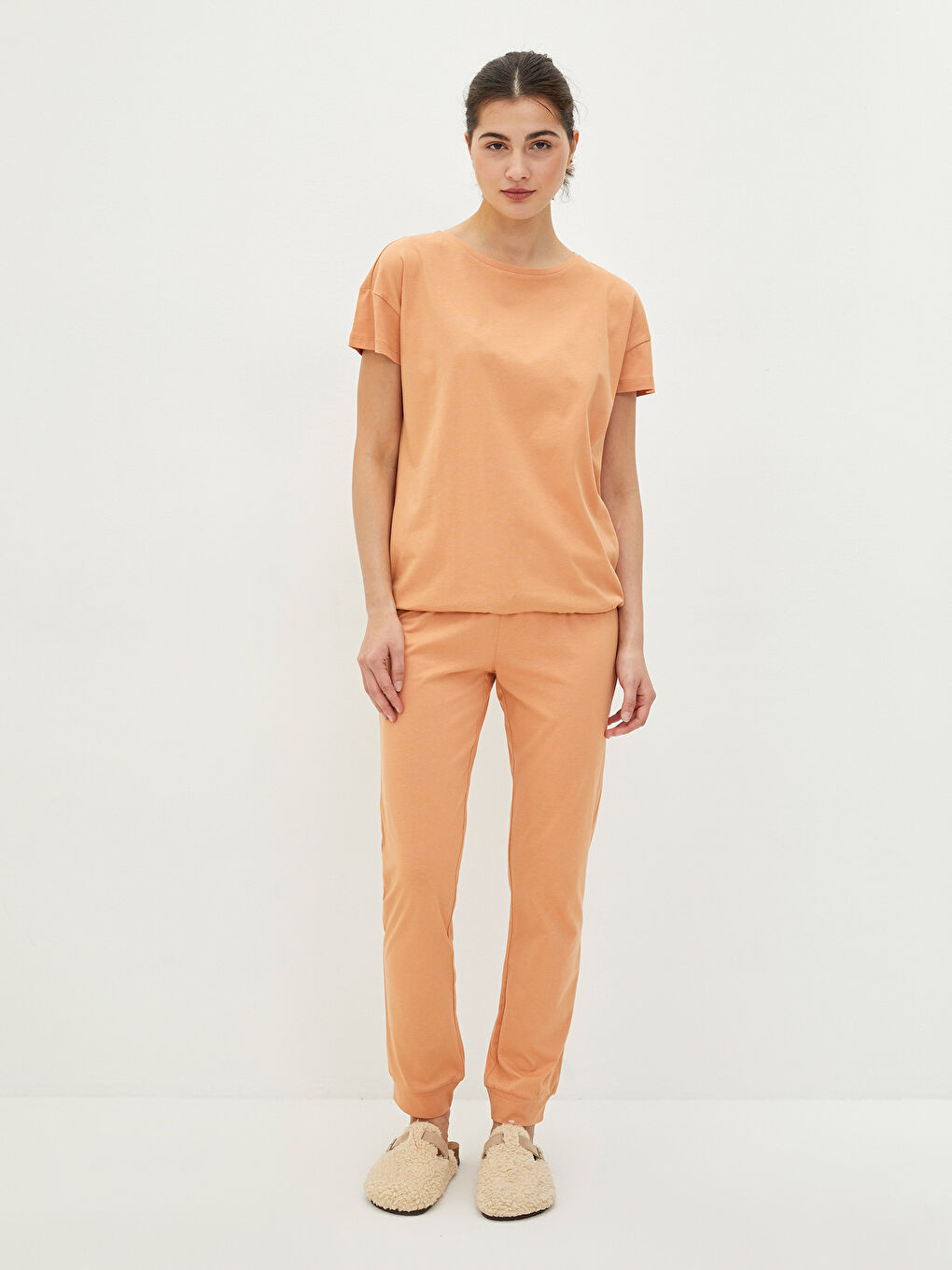 طقم بيجاما قطن برقبة دائرية مستقيمة وكم قصير للسيدات