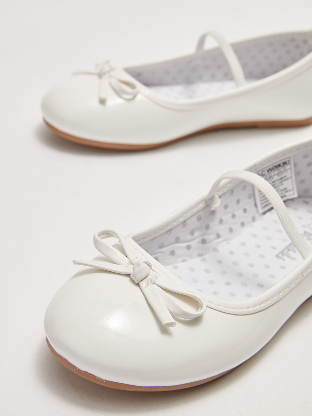 Beyaz Deri Görünümlü Fiyonk Detaylı Kız Çocuk Babet-5