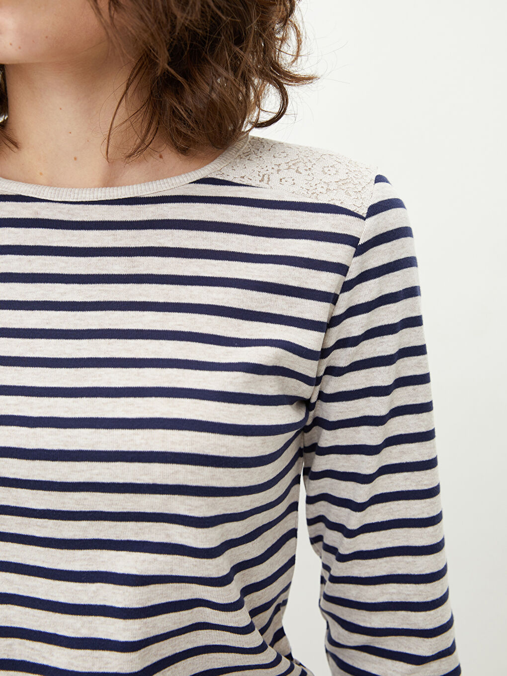 Полосатая женская футболка с круглым вырезом и длинными рукавами-2
