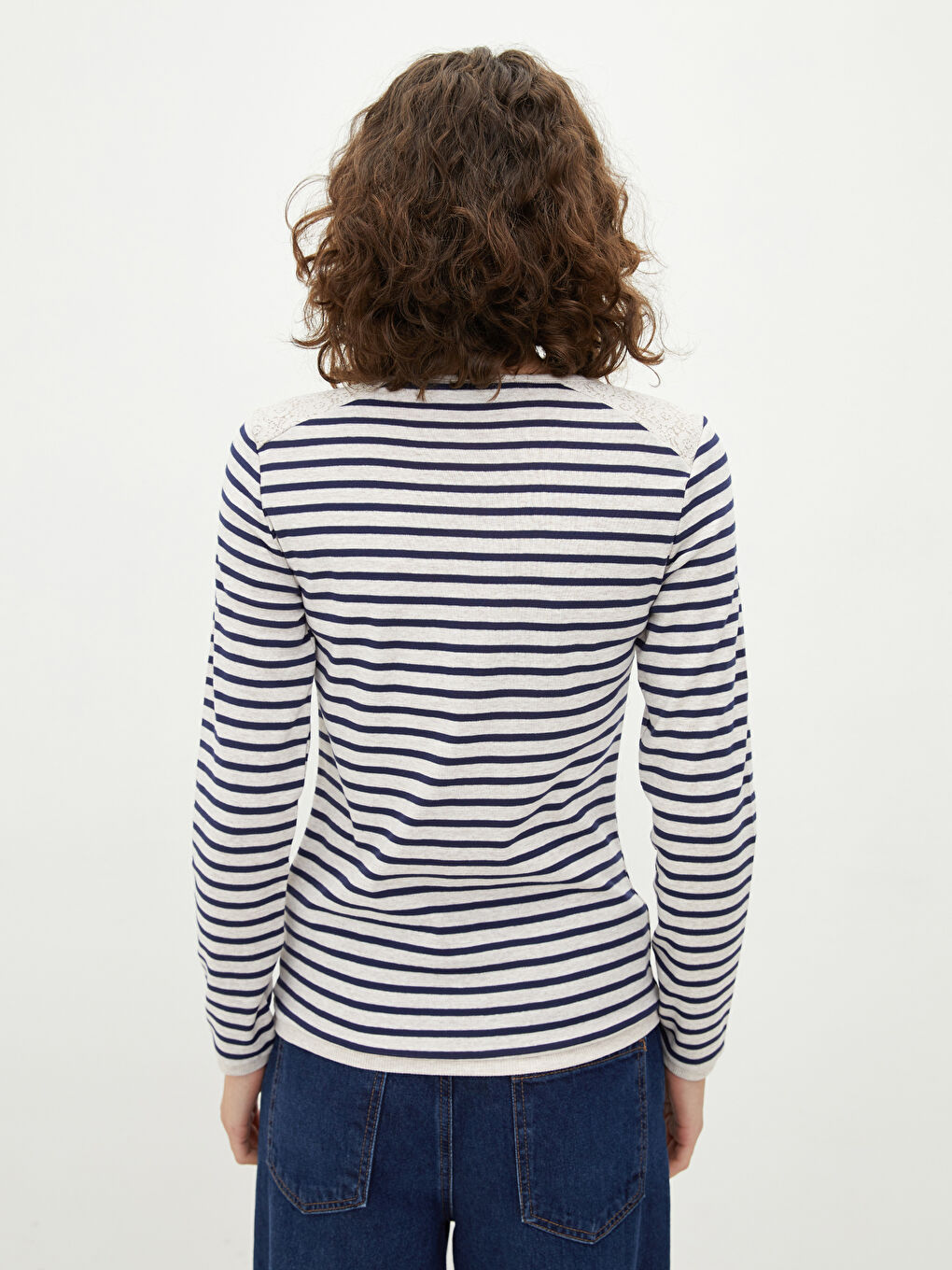 Полосатая женская футболка с круглым вырезом и длинными рукавами-3