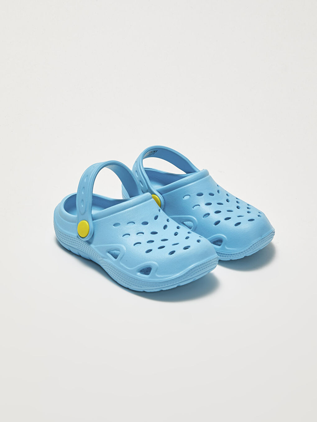 Перфорированные сандалии для мальчиков с деталями застежки-пряжки