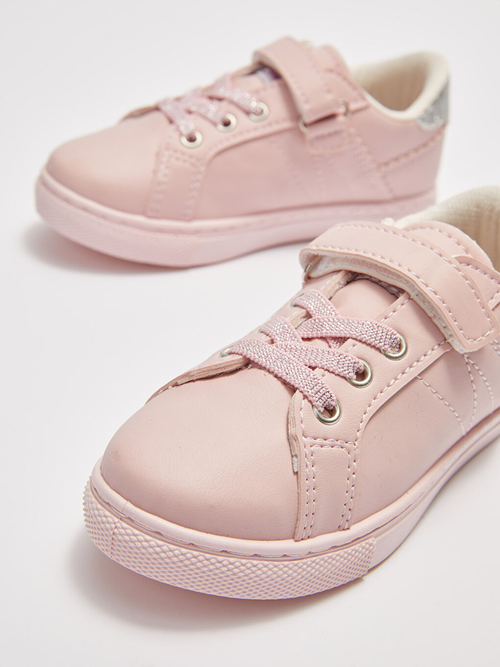 LCW STEPS Mädchen-Sneaker mit Lederoptik Schnürsenkel und Klettverschluss -S26368Z4-E6T
