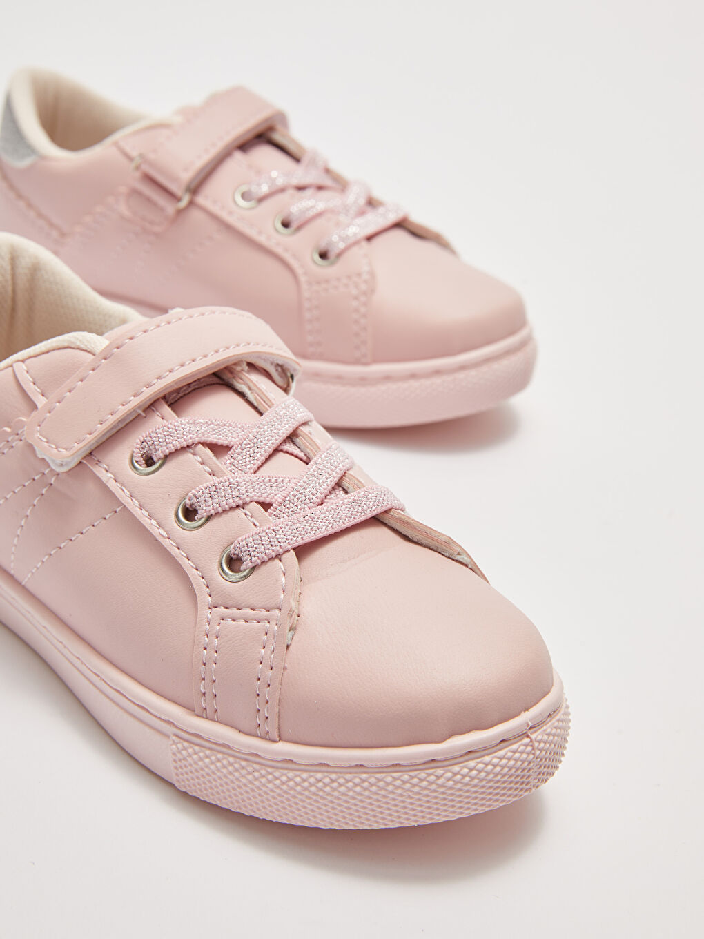LCW STEPS Mädchen-Sneaker mit Lederoptik Schnürsenkel und Klettverschluss -S26368Z4-E6T