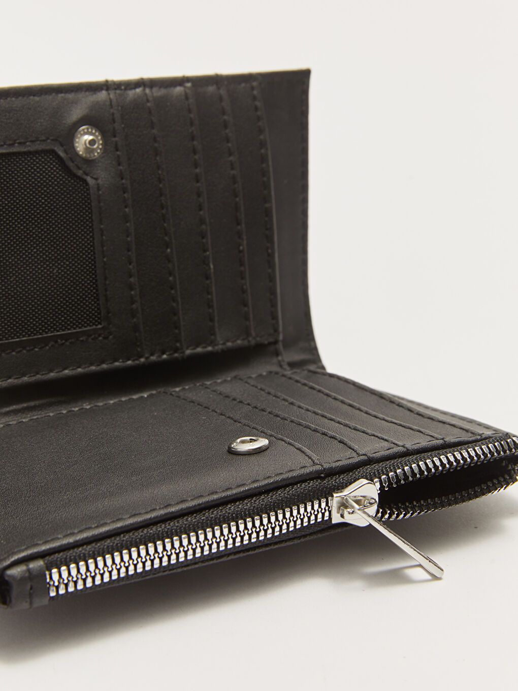 Siyah Deri Görünümlü Kadın Cüzdan-2