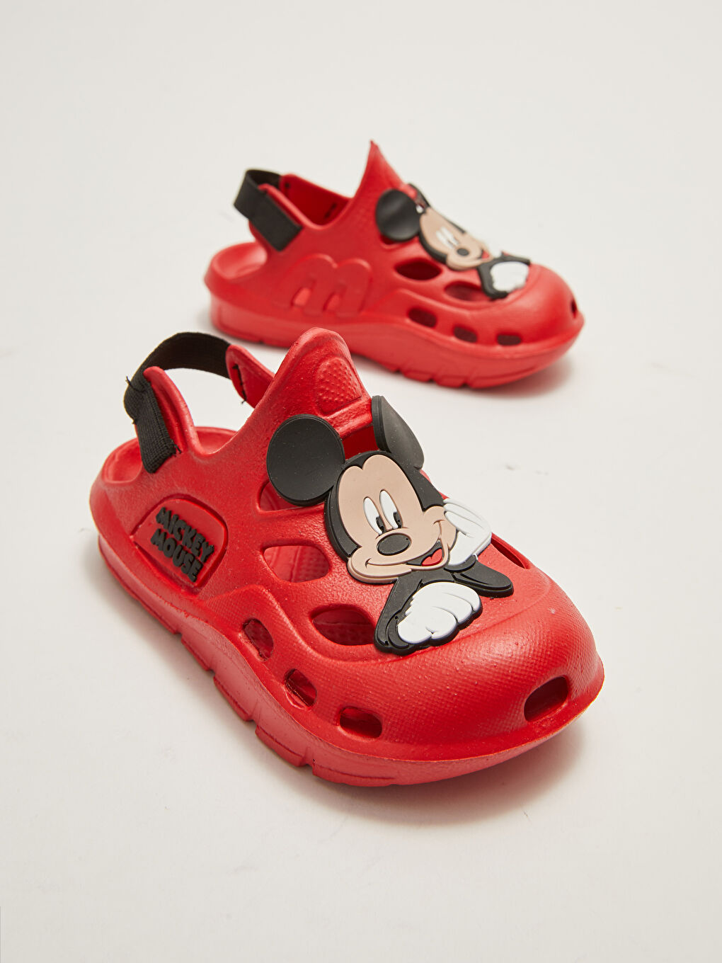 LCW STEPS Mickey Mouse Lisanslı Lastikli Erkek Bebek Plaj Sandaleti -S26430Z1-RWZ
