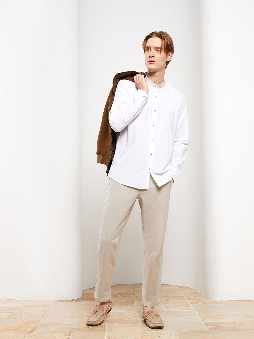 Beyaz Slim Fit Hakim Yaka Uzun Kollu Poplin Erkek Gömlek