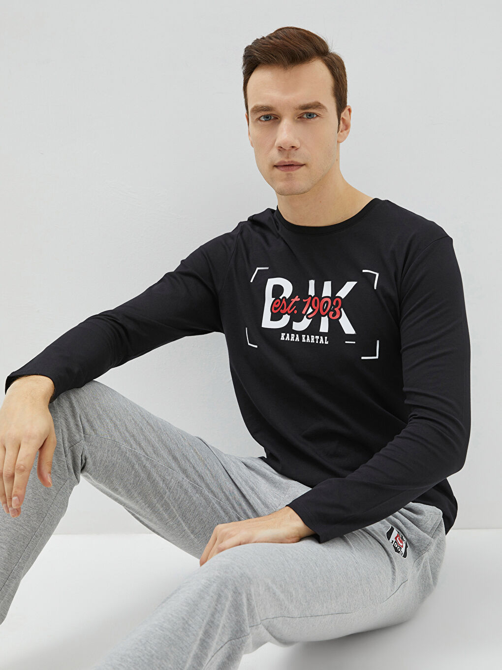 Gri Standart Kalıp Beşiktaş Baskılı Erkek Taraftar Pijama Takımı