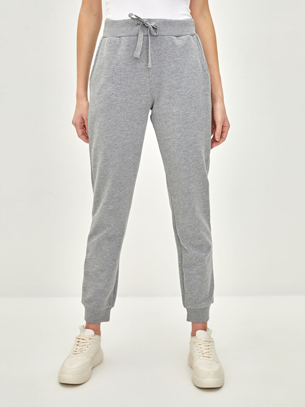 LCW Vision Jogginghose für Damen mit elastischem Bund, regulärer Passform und Taschen -S26522Z8-EEZ