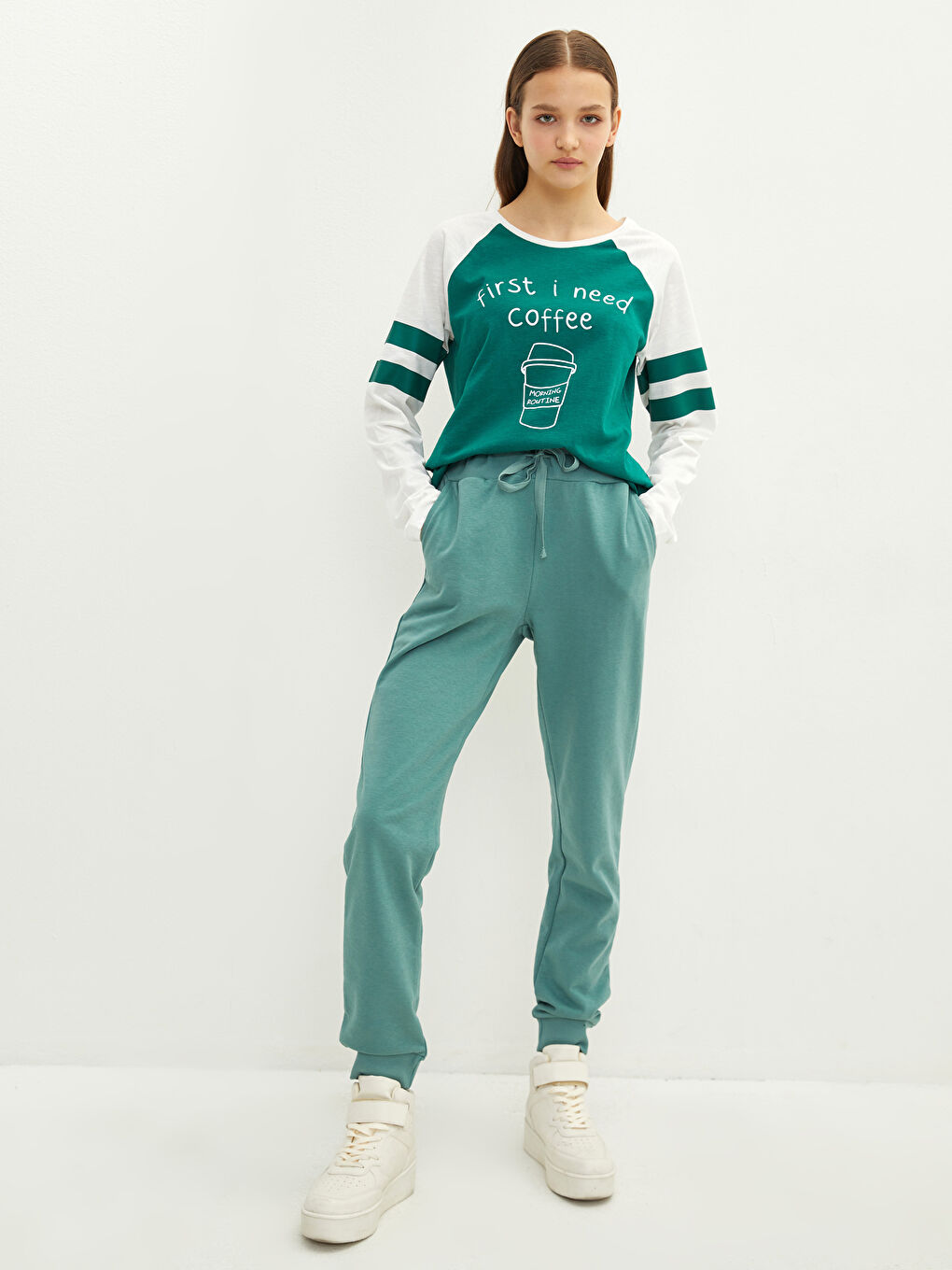 әйелдерге арналған серпімді белдік стандартты қалтасы бар джоггер спорттық шалбары-1