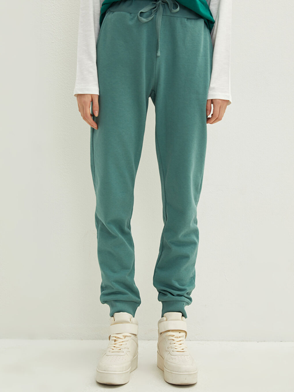 әйелдерге арналған серпімді белдік стандартты қалтасы бар джоггер спорттық шалбары-4