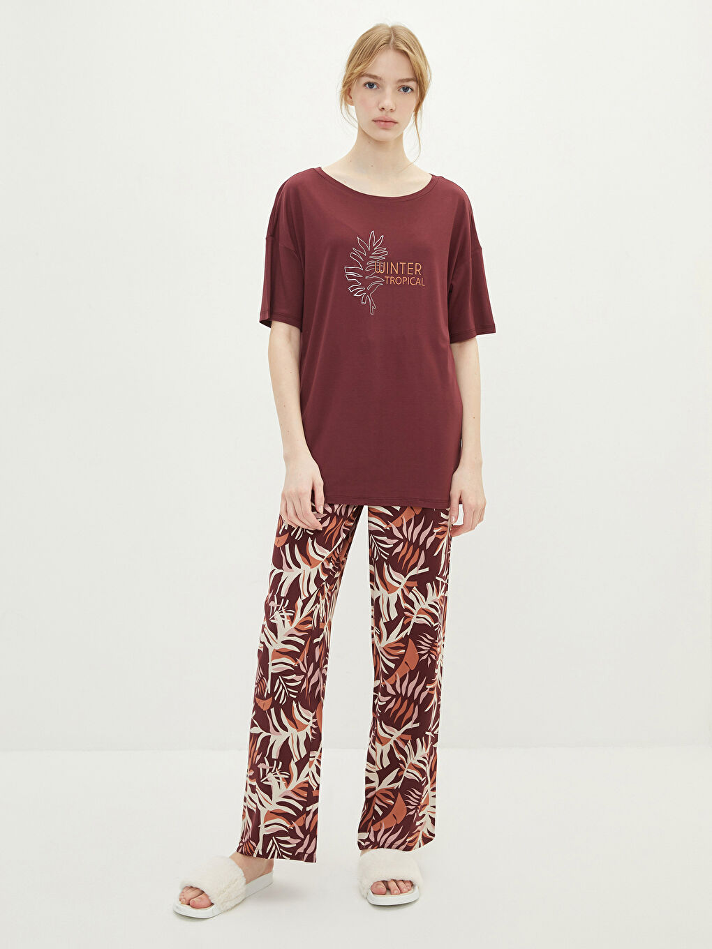 Bordo Bisiklet Yaka Desenli Kısa Kollu Kadın Viskon Pijama Takımı-4