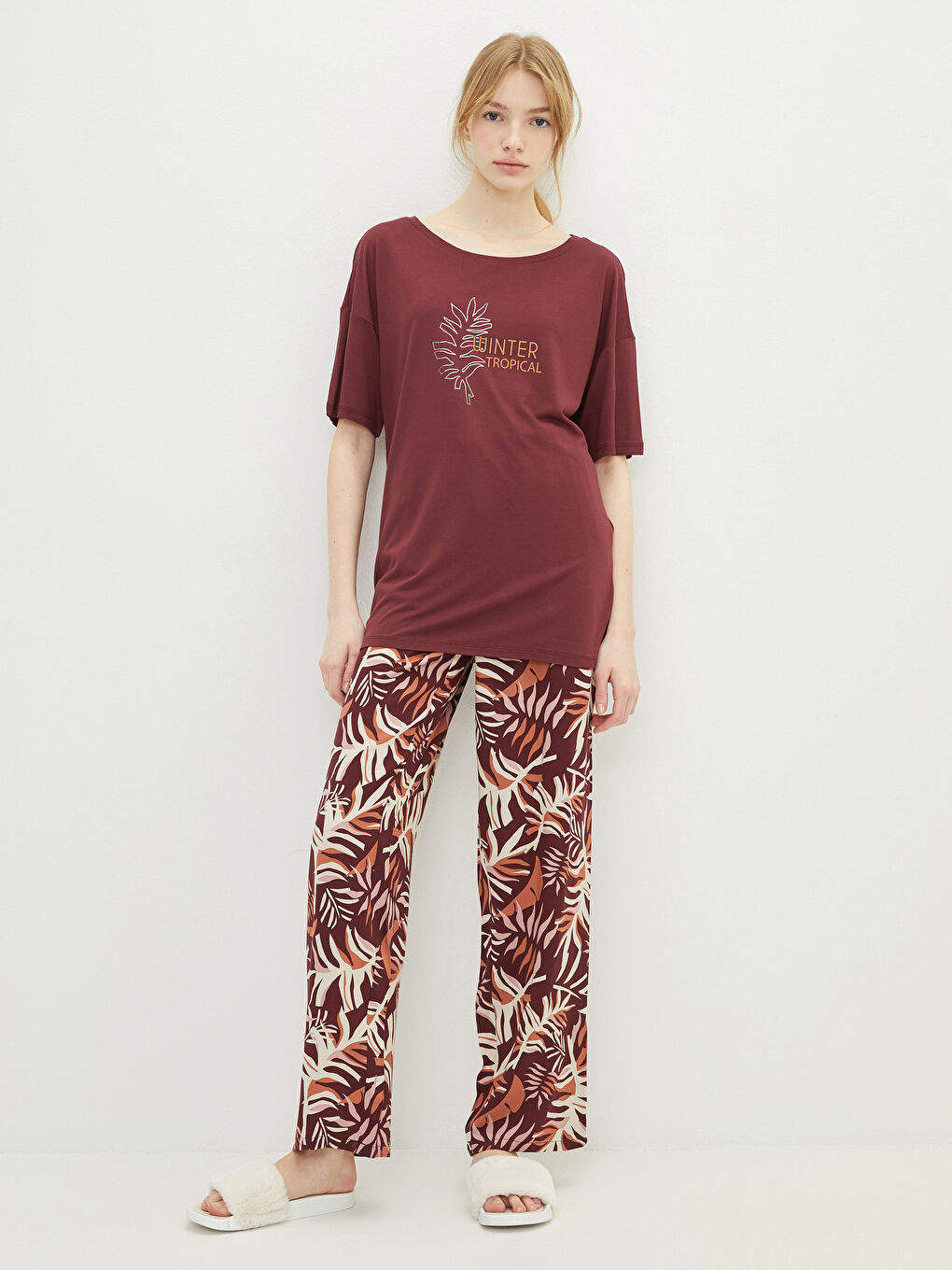 Bordo Bisiklet Yaka Desenli Kısa Kollu Kadın Viskon Pijama Takımı-5