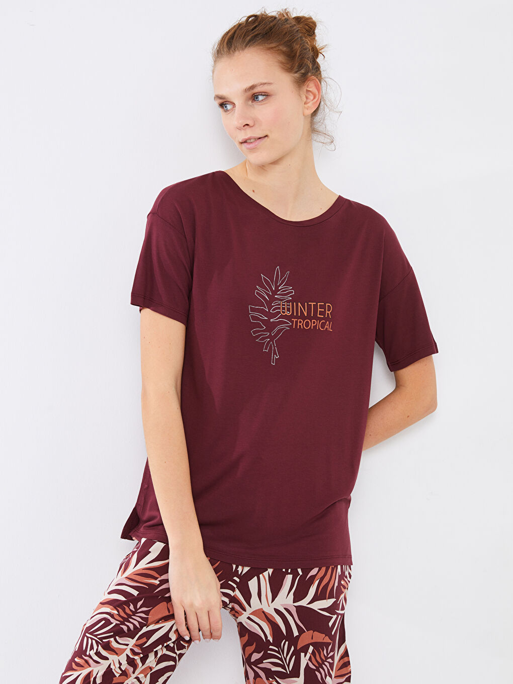 Bordo Bisiklet Yaka Desenli Kısa Kollu Kadın Viskon Pijama Takımı-1