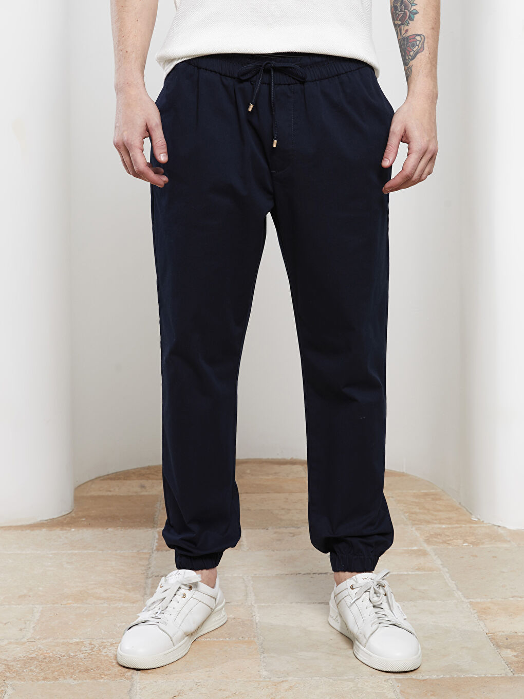 بنطلون رجالي بقصة رفيعة من قماش التويل-2