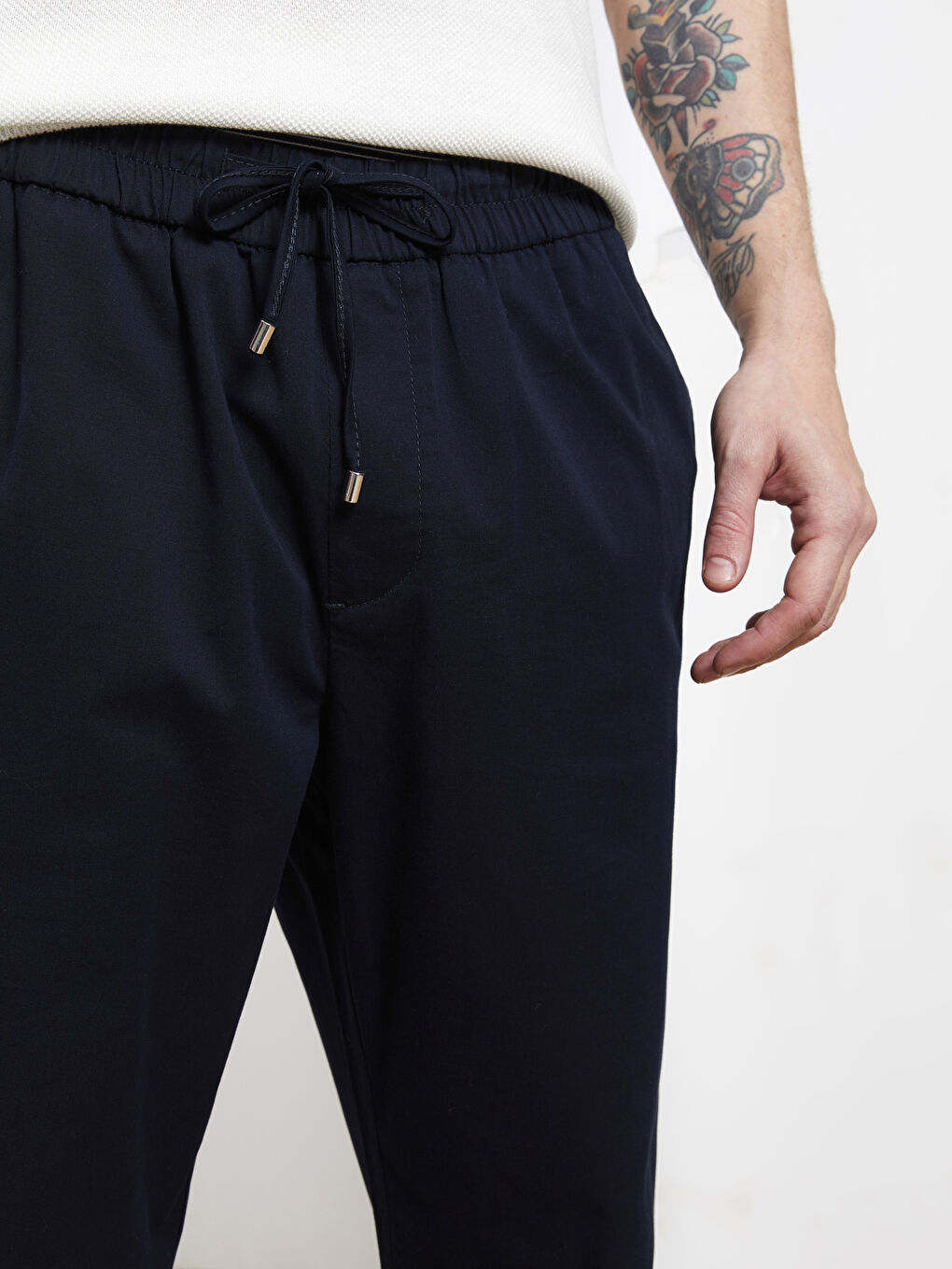 بنطلون رجالي بقصة رفيعة من قماش التويل-3