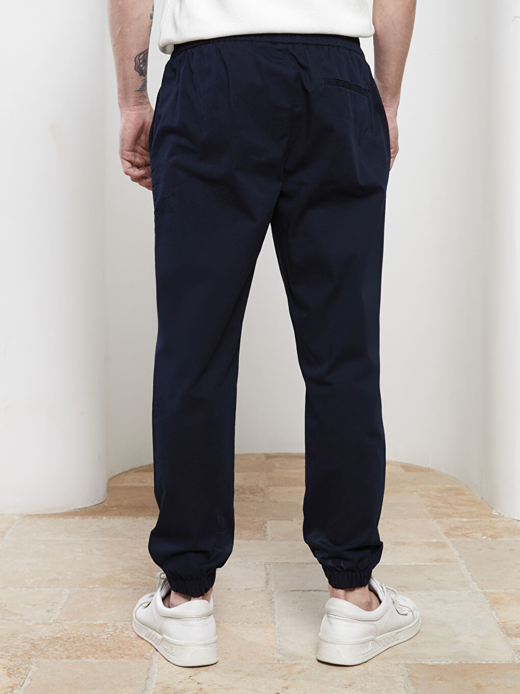 بنطلون رجالي بقصة رفيعة من قماش التويل-4