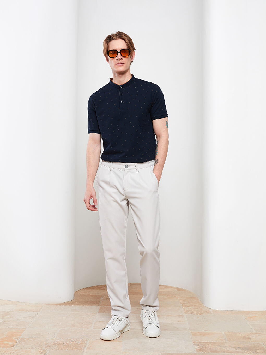 Ерлерге арналған тік жағалы қысқа жең өрнекті пике футболка-1