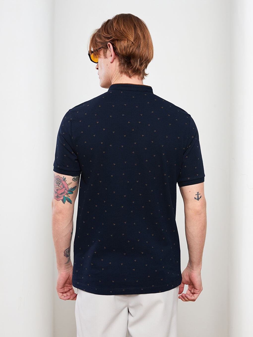 Ерлерге арналған тік жағалы қысқа жең өрнекті пике футболка-4