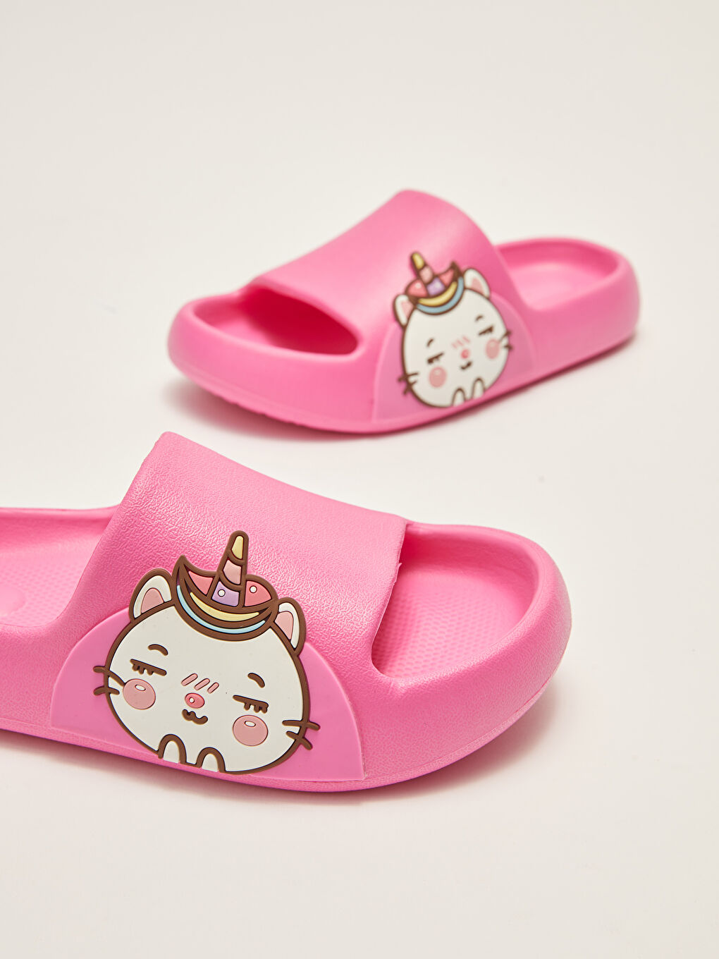 Patch Detail Single Band Girl Slippers-2