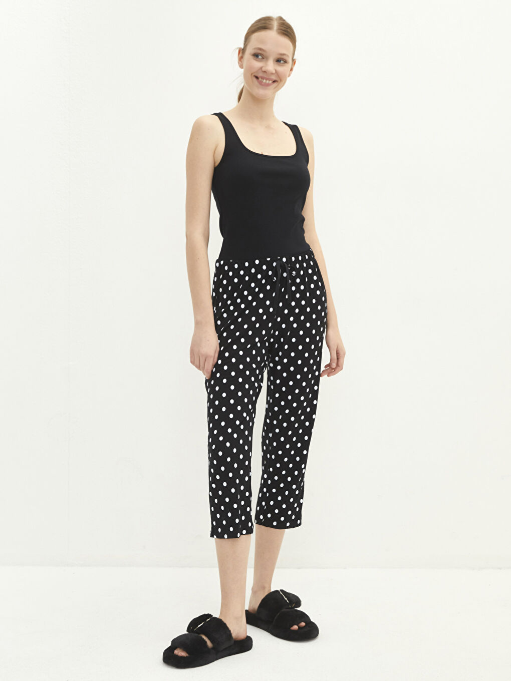 Siyah Kare Yaka Kalın Askılı Pamuklu Kadın İç Giyim Atlet-2