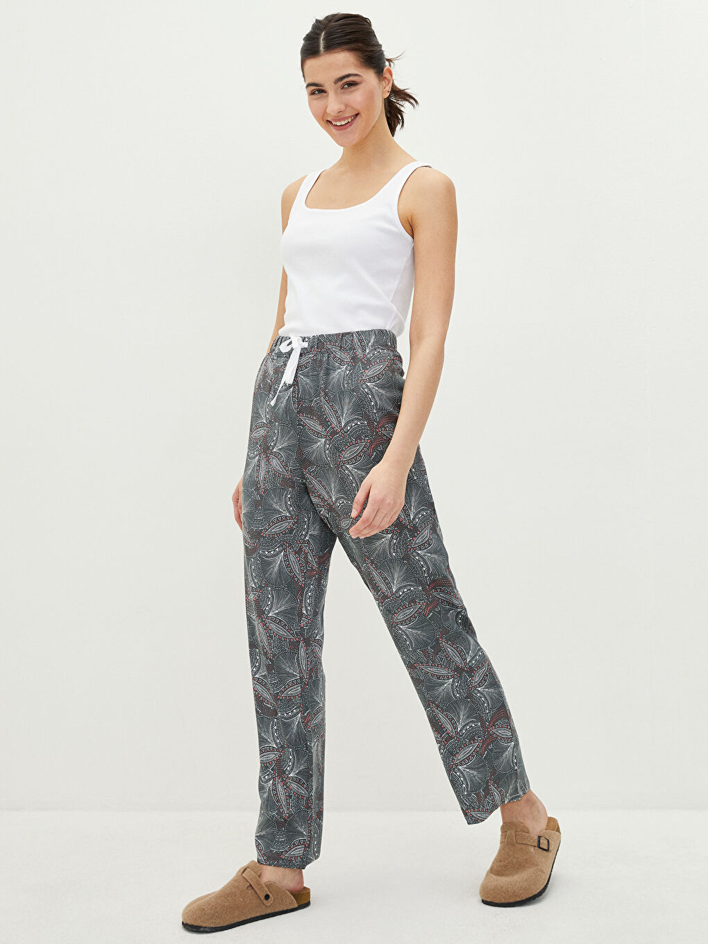 Beyaz Kare Yaka Kalın Askılı Pamuklu Kadın İç Giyim Atlet-2