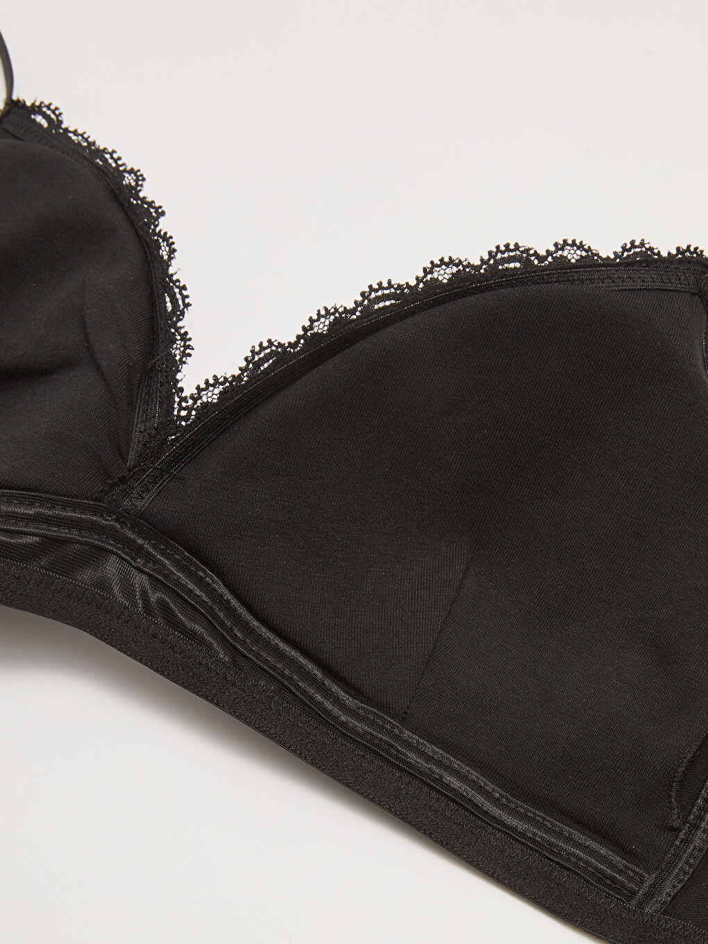 Siyah Balensiz Dolgusuz Dantel Detaylı Sütyen-2