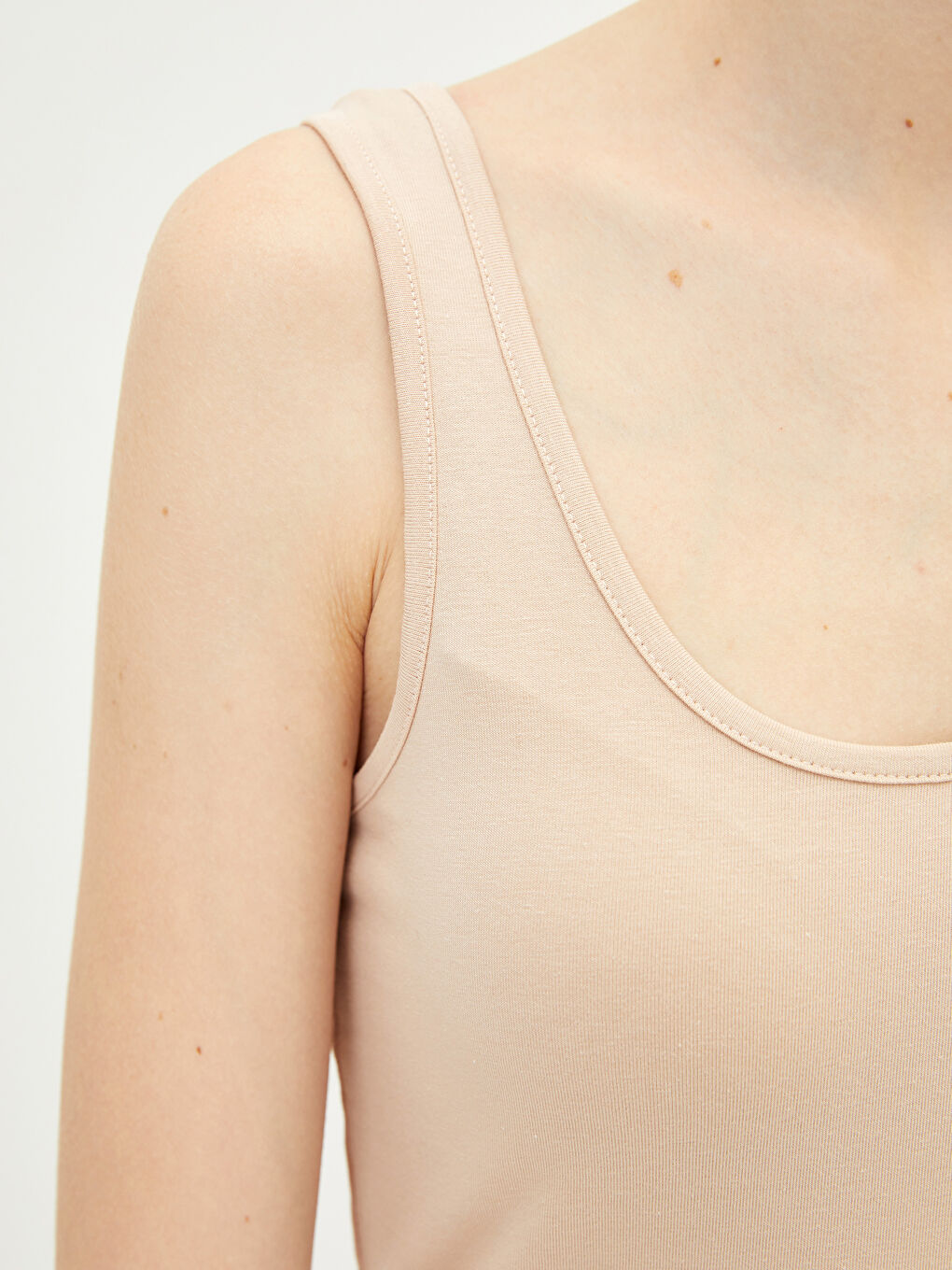 Pembe U Yaka Düz Askılı Kadın Atlet-3