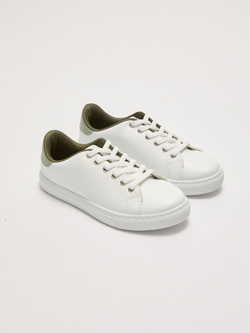 Кроссовки из искусственной кожи на шнурках для женщин