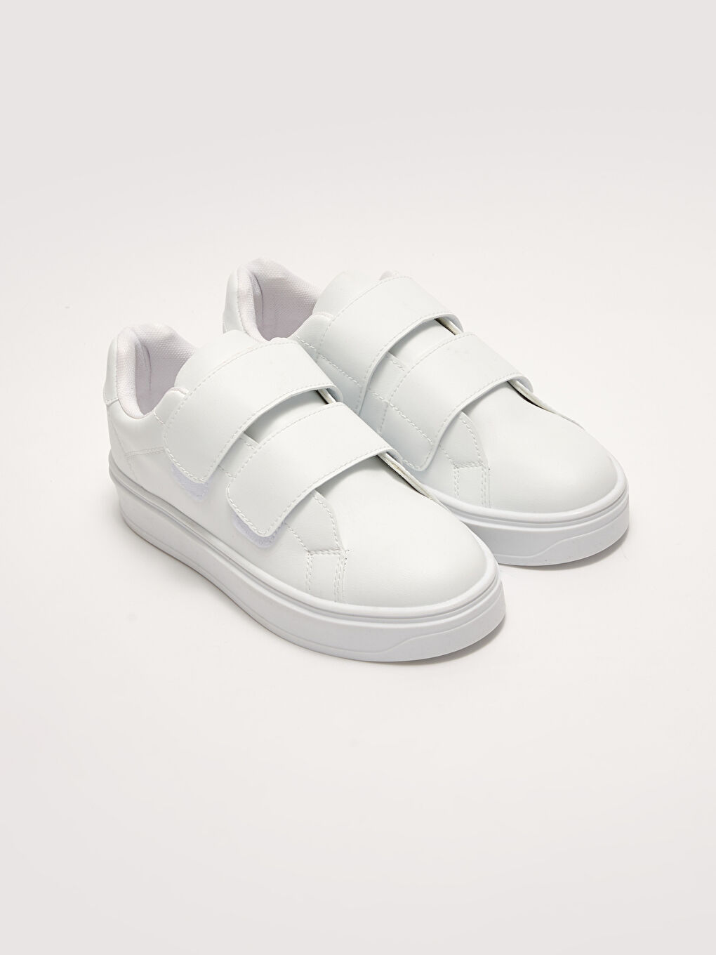 Beyaz Deri Görünümlü Cırt Cırtlı Kadın Spor Ayakkabı