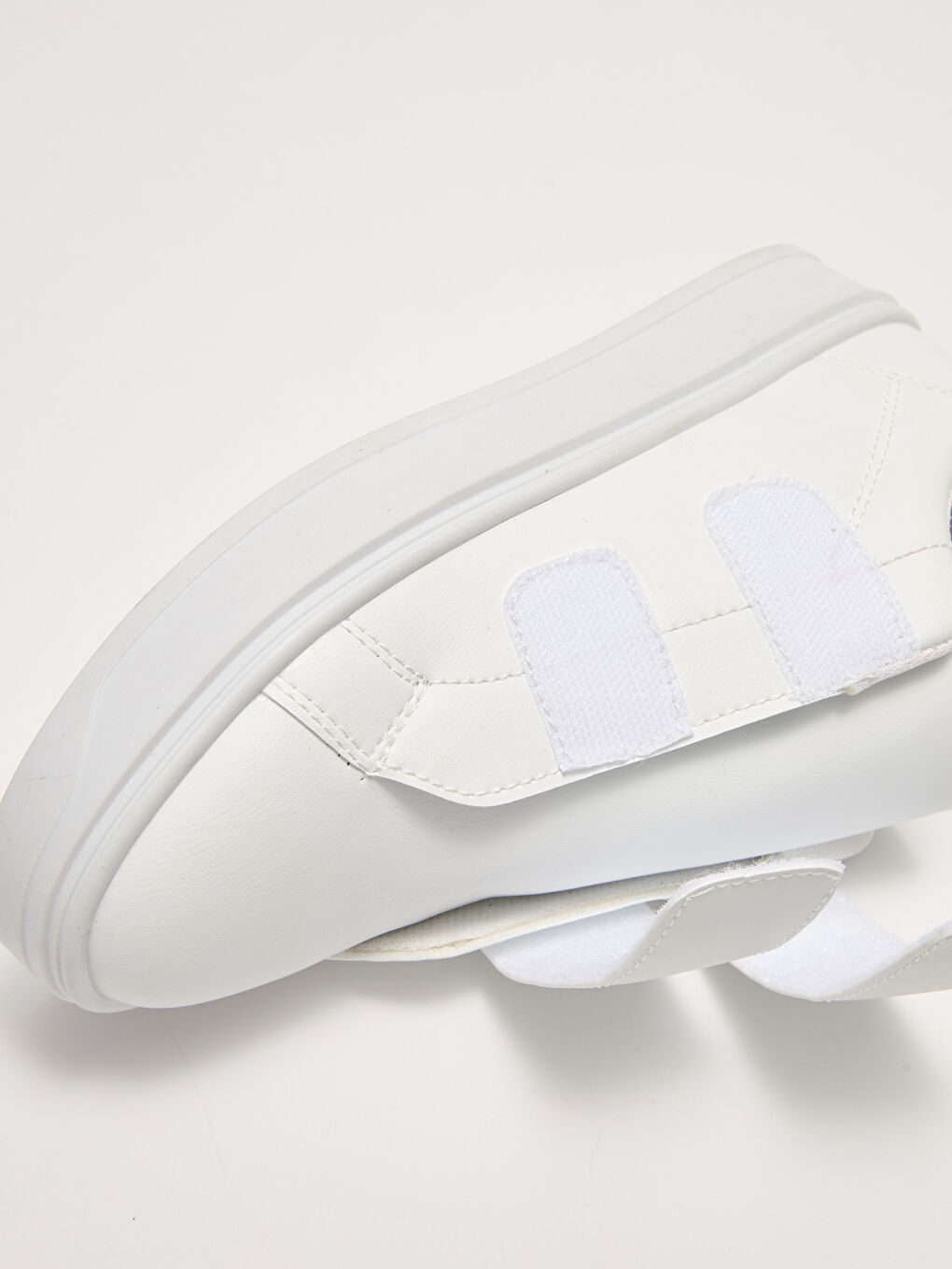 Beyaz Deri Görünümlü Cırt Cırtlı Kadın Spor Ayakkabı-4