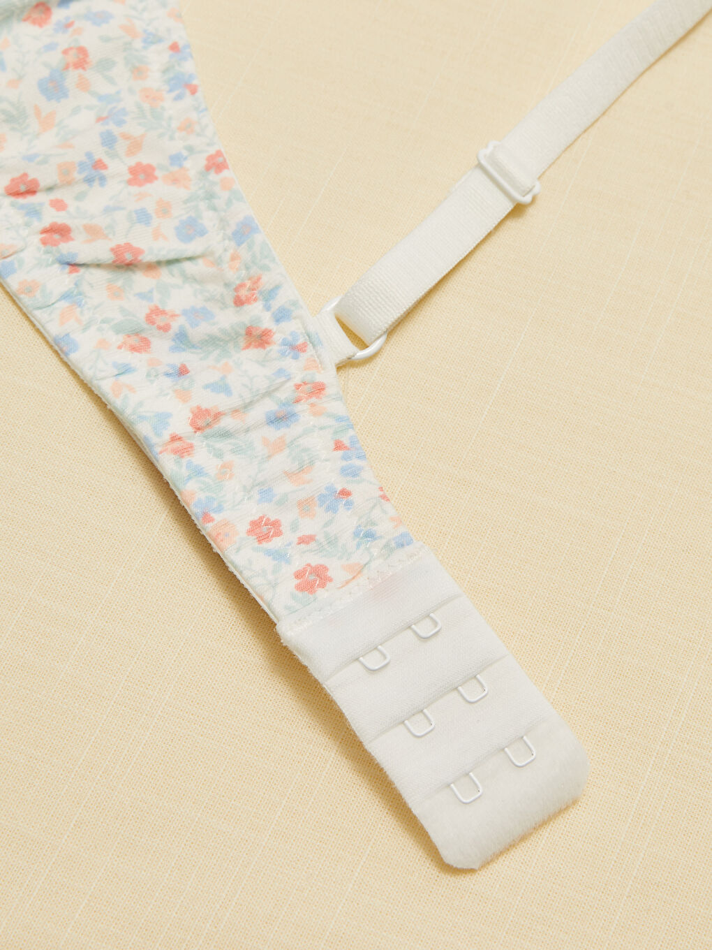 Beyaz Balenli Yarım Dolgulu Çiçekli Tişört Sütyen-3