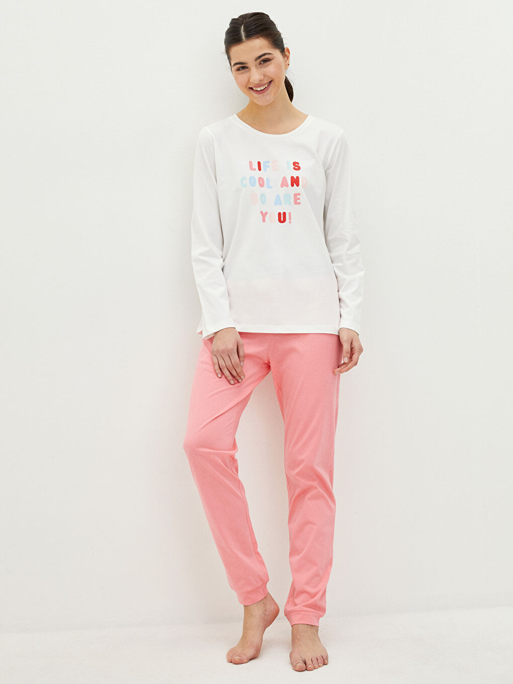 طقم بيجاما نسائي قطن كم طويل مطبوع بحروف برقبة دائرية-1
