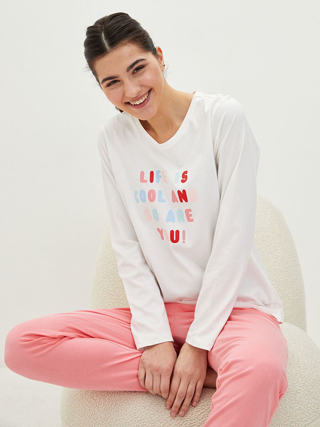 طقم بيجاما نسائي قطن كم طويل مطبوع بحروف برقبة دائرية-2