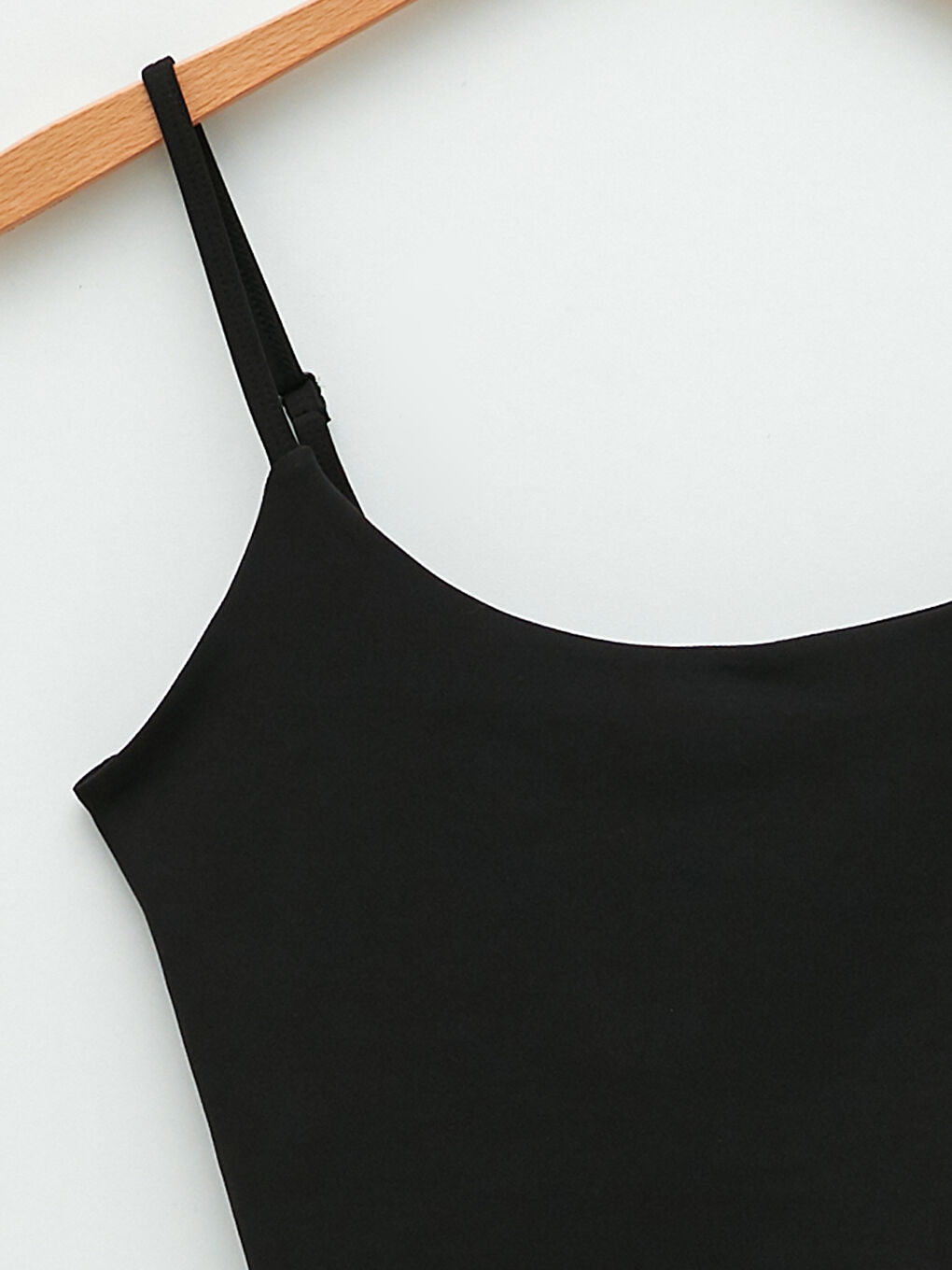 ياقة على شكل حرف U بِحَمّالات مستقيمة قميص رياضي للسيدات-7