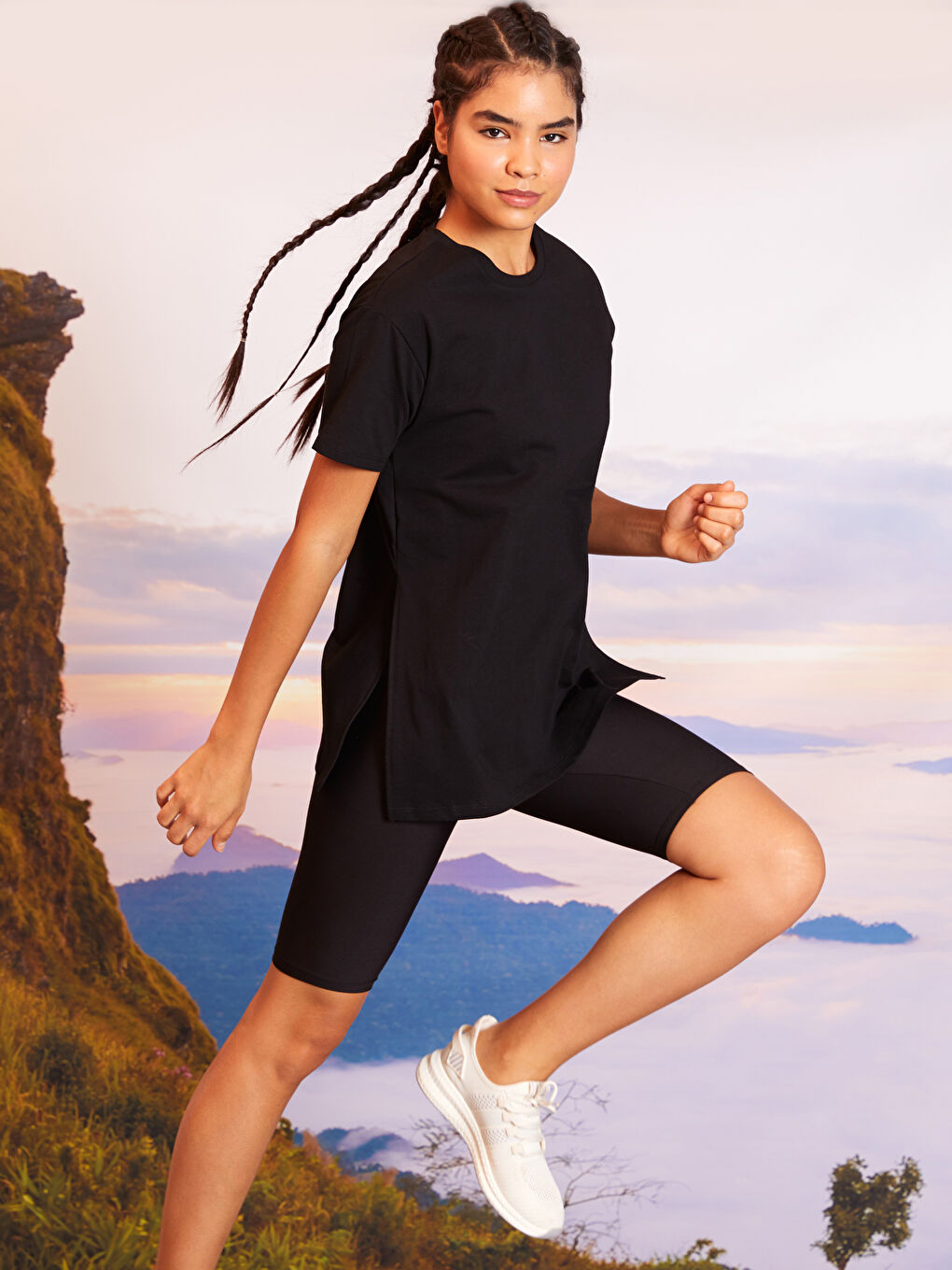 Siyah Bisiklet Yaka Düz Kısa Kollu Kadın Spor Tişört-1