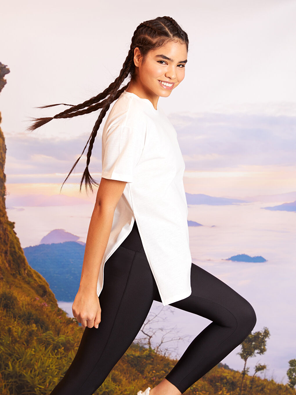 تيشيرت رياضي نسائي بأكمام قصيرة سادة برقبة دائرية