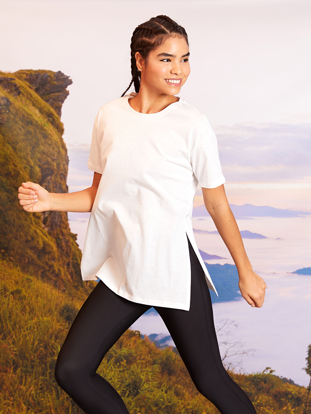 تيشيرت رياضي نسائي بأكمام قصيرة سادة برقبة دائرية-1