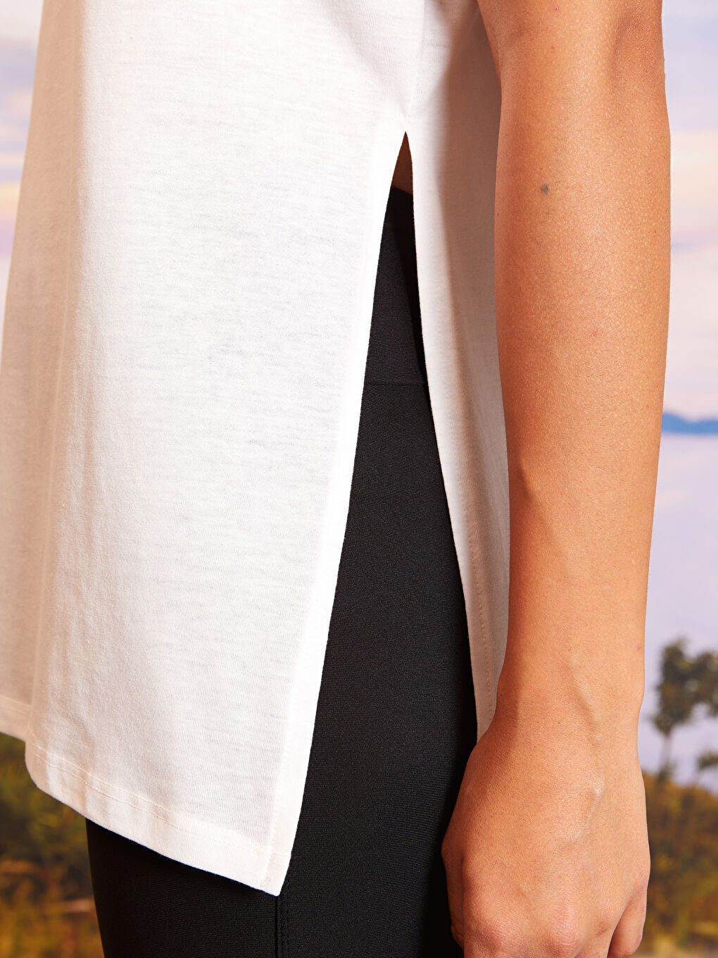 تيشيرت رياضي نسائي بأكمام قصيرة سادة برقبة دائرية-3