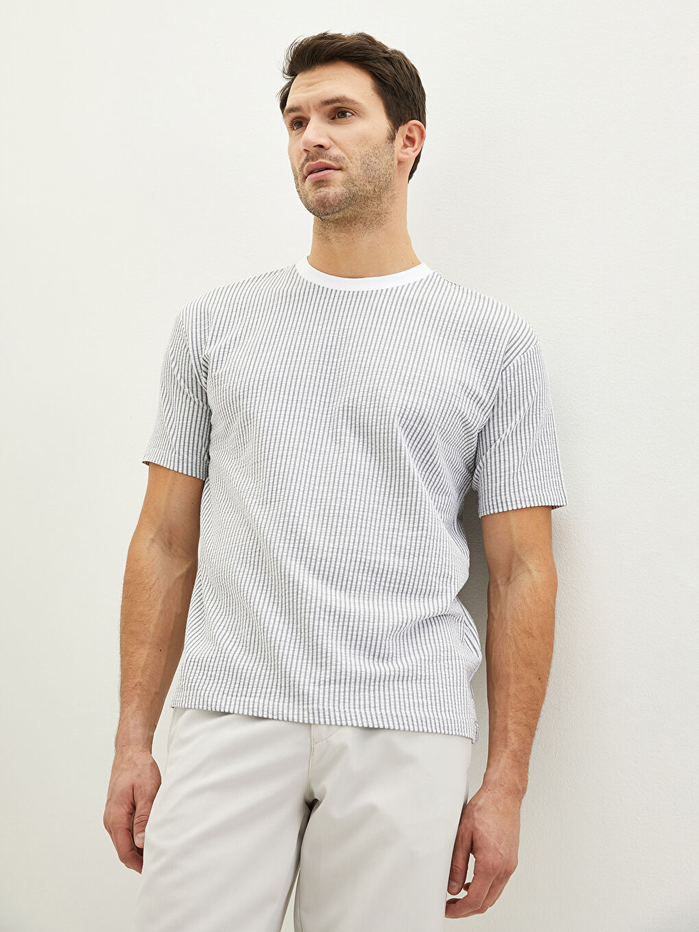 Siyah Bisiklet Yaka Kısa Kollu Çizgili Penye Erkek Tişört