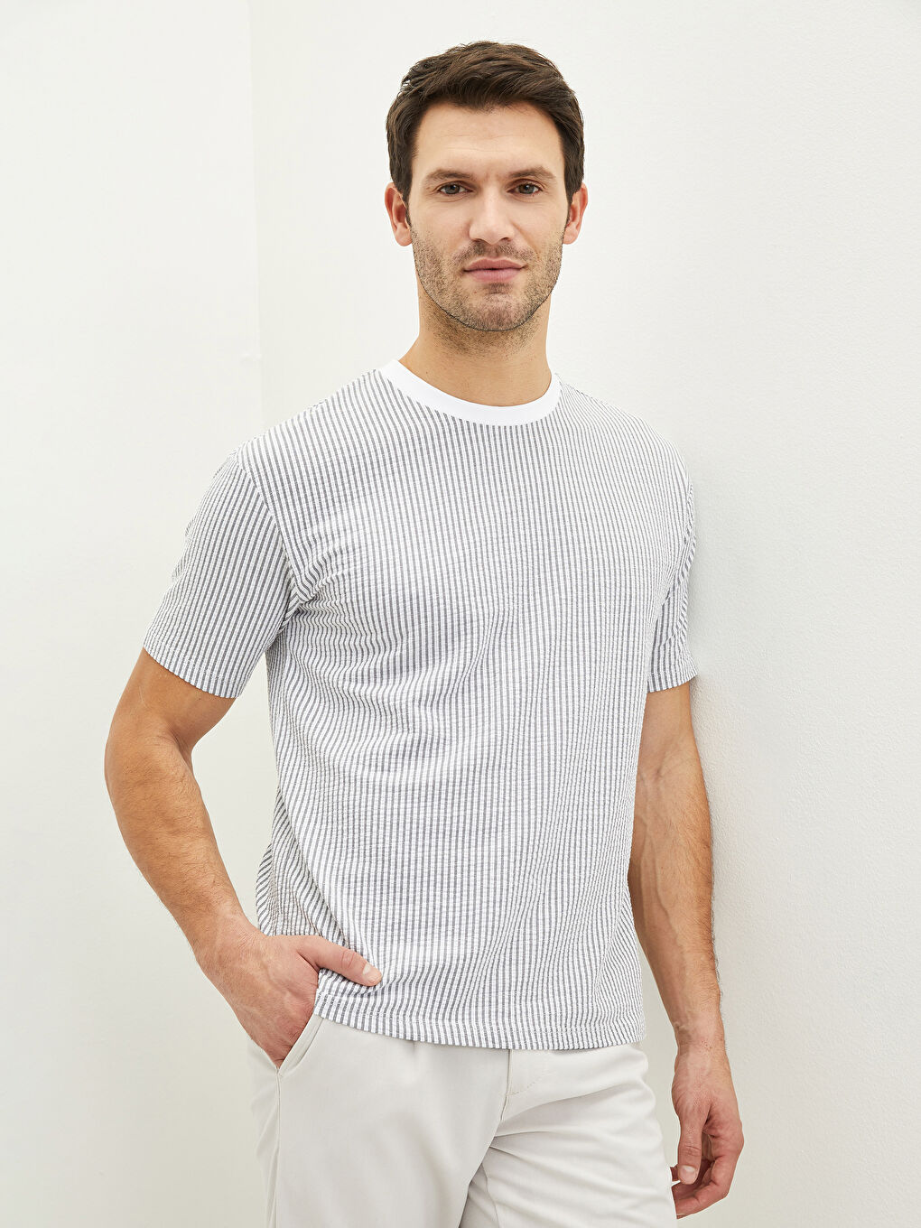 Siyah Bisiklet Yaka Kısa Kollu Çizgili Penye Erkek Tişört-1