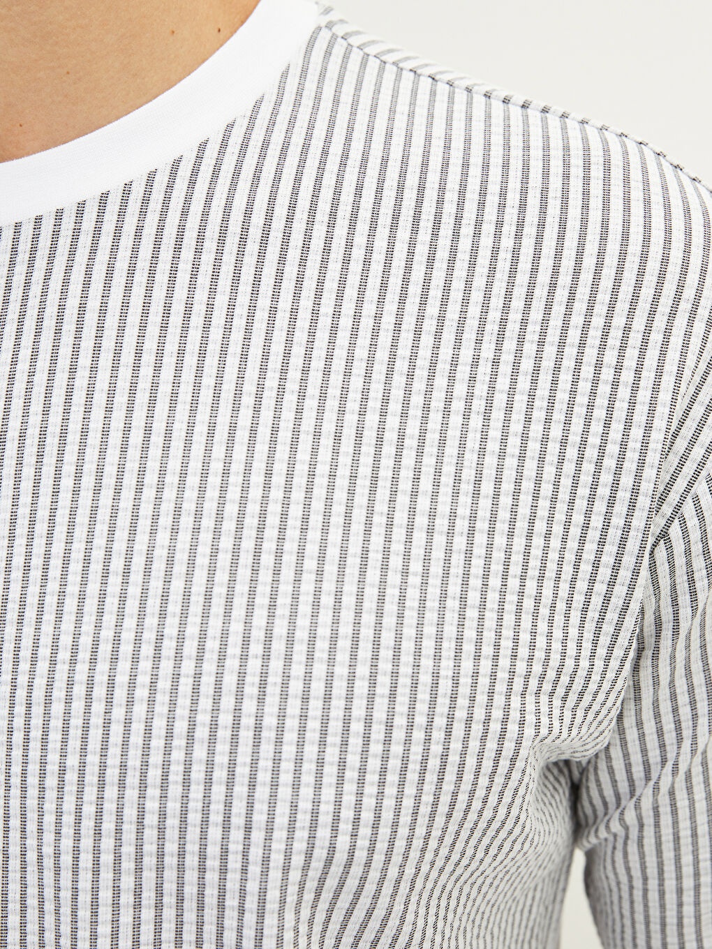 Siyah Bisiklet Yaka Kısa Kollu Çizgili Penye Erkek Tişört-3