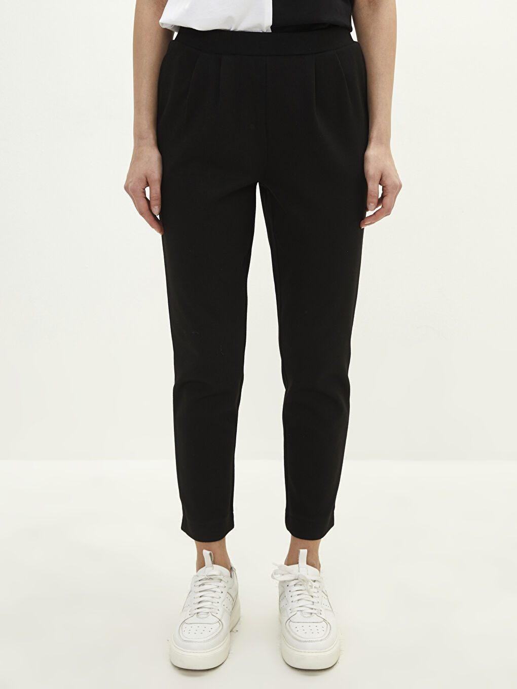 Siyah Beli Lastikli Düz Cep Detaylı Kadın Pantolon-2