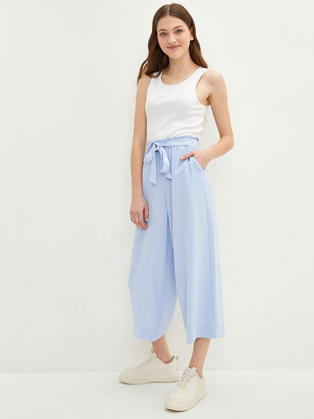 Әйелдерге арналған белінде бауымен толықтырылған резеңкелі капри шалбар